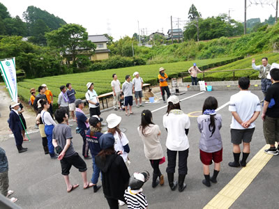 田植えの開会式