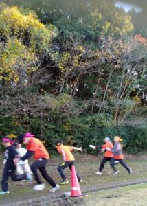 （爆走する棚けんメンバー）